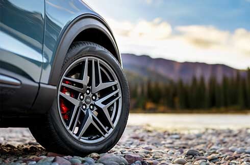 Distintivos Rines Deportivos de Ford Explorer ST 2025, SUV familiar de gran Performance